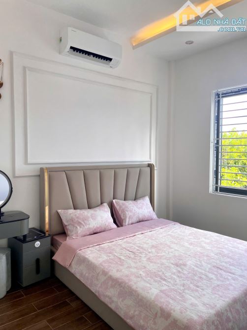 Nhà 3 Tầng Tân cổ điển đầy đủ nội thất - cách Phạm Văn Đồng 100m - giá chỉ 3.6x Tỷ ( TL ) - 8