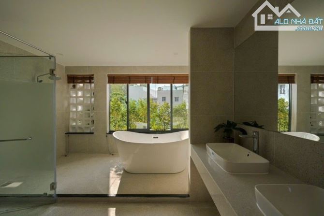 PHƯỚC LONG B - DÒNG TIỀN 30TR/T -NHÀ ĐẸP -  80M2 * 5TẦNG - 4PN, HỒ BƠI - ĐƯỜNG RỘNG XE TẢI - 8