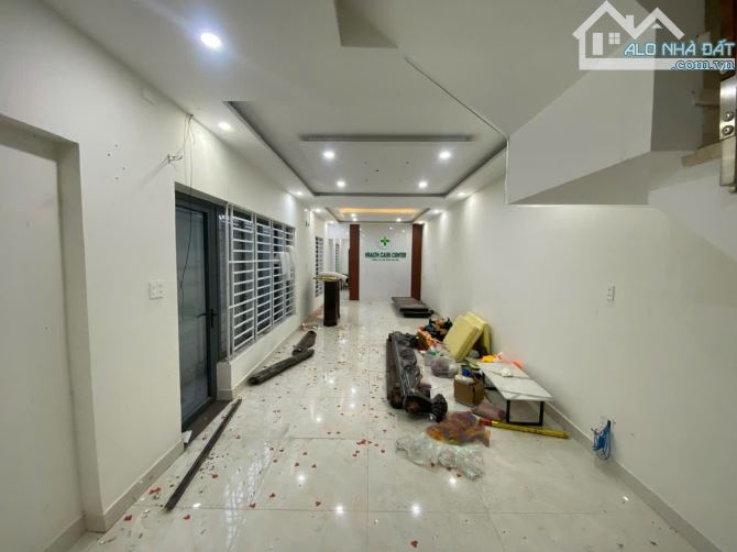Cho thuê nhà mặt tiền Cách Mạng Tháng Tám có thang máy ngay chợ Biên Hoà - 8