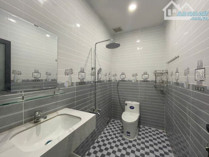 Nhà Ngộp 1 Trệt 2 Lầu 3 Phòng Ngủ Gần Chợ Đình Giáp HM, 130m2, Sổ Hồng Riêng Hoàn Công - 7
