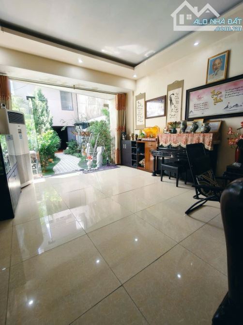 Nhà 3 tầng mặt đường Trần Thành Ngọ - Vị trí đẹp - 213m2 - 8