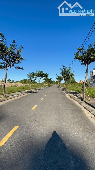 Lô góc kế bên 2 tòa căn hộ - Đầu tư kinh doanh cực kỳ tốt - Duy nhất 1 lô - 8