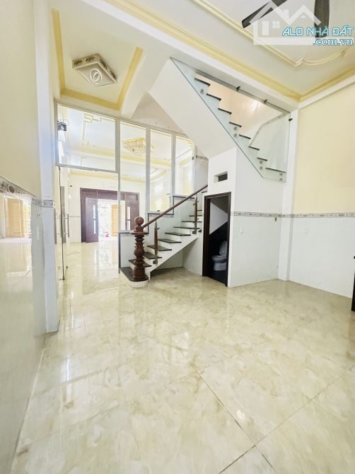SÁT TÊN LỬA --96M2--3 TẦNG --HẺM XE TẢI THÔNG ---TỈNH LỘ 10 BÌNH TÂN --GIÁ CHỈ 7.9 TỶ - 8