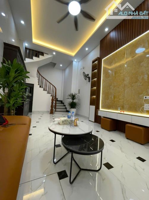 ĐẸP LUNG LINH. RỘNG RÃI, THOÁNG SÁNG. CÁCH PHỐ 15M. BA GÁC TO ĐỖ CỬA. - 8