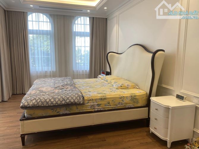 Bán Biệt Thự Láng Hạ Siêu Sang  - Đường lớn 4 Ô tô tránh - 340m2 * 5T + 1 hầm - 130 tỷ - 8