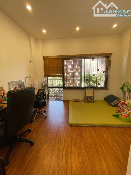 LIỀN KỀ 5 TẦNG THANG MÁY PHÂN LÔ VỈA HÈ KINH DOANH ĐỈNH NGÔ THÌ NHẬM LA KHÀ ĐÔNG 44m 18 TỶ - 9