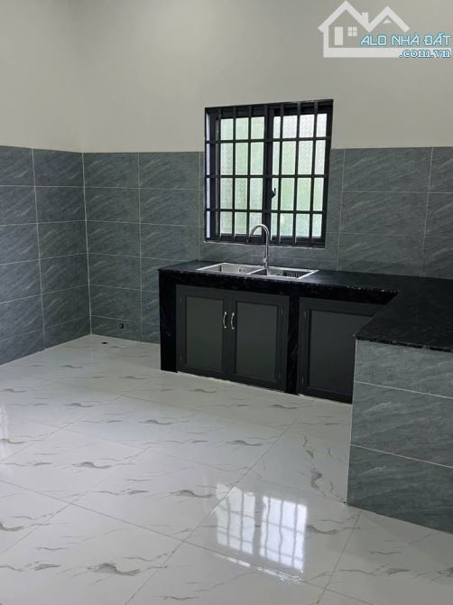 Ngộp bank bán gấp căn nhà ở 1 sẹc của đường Suối Lội- Tân Thông Hội- Củ Chi. DT 150m2, Giá - 9