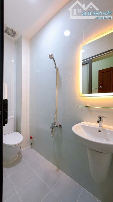 NHÀ MỚI XÂY  ĐÚC 4 TẤM DT 4 X24  CÓ 6 TỶ VIP Q4 - 9