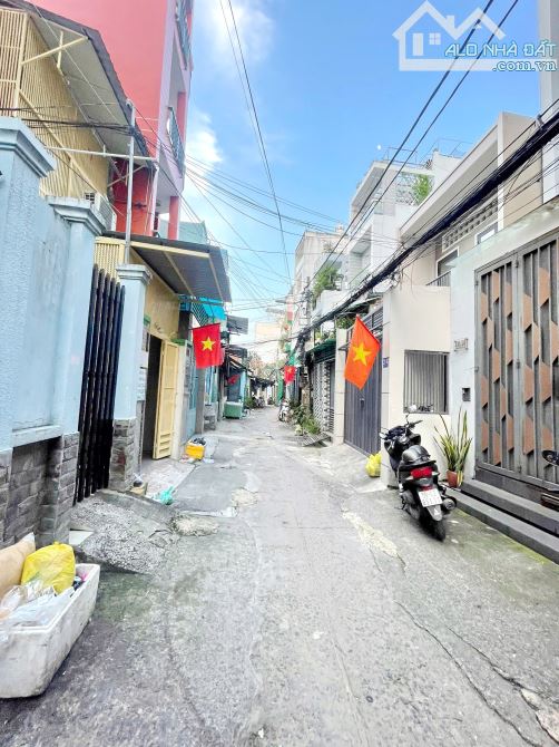 Bán nhà 4 lầu hẻm 4m đường Dương Bá Trạc P.Chánh Hưng Quận 8 - 9