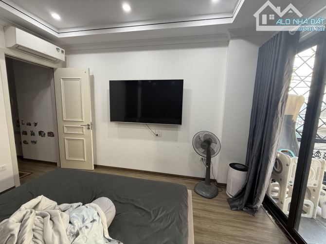 Nhà đẹp phố Nguyễn Văn Linh, 65m2- 6T, gara ô tô, thang máy, ngõ rộng thênh thang - 9