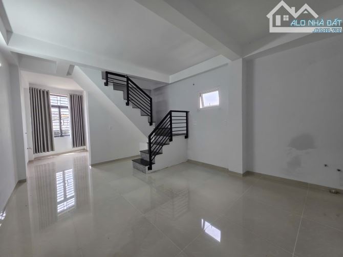 HẠ GIÁ BÁN GẤP!!!  NHÀ MỚI 3 LẦU MẶT TIỀN HÙNG VƯƠNG - 5TỶ 650 - 9