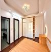 Chính chủ bán nhà Nguyễn Khoái, 30m² x 5 tầng, ô tô đỗ cổng, giá 6.45 tỷ