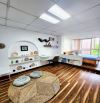 Cho thuê căn hộ Tập thể Trần Quốc Toản, 100m2 x 2 ngủ, 2 WC, 12 Triệu/tháng