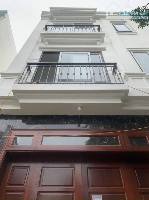 BÁN NHÀ GẦN UBND CHÚC SƠN, CÁCH 10M RA Ô TÔ TRÁNH, DT36M2, 3 TẦNG. GIÁ 3,5 TỶ