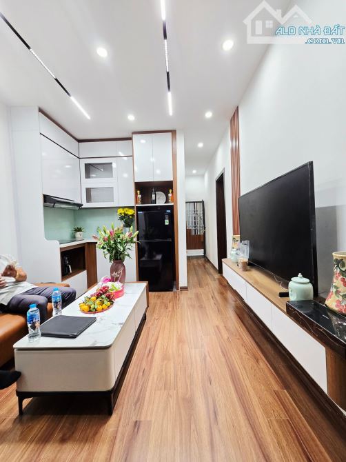 BÁN TẬP THỂ NỘI THẤT SỊN – NHÀ C TẦNG 2, 106 CHÙA LÁNG, ĐỐNG ĐA. 65M2 – 2PN. 3,95 TỶ