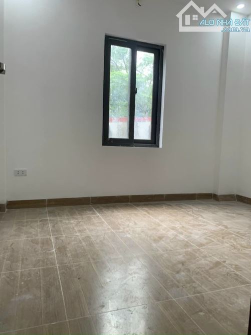 BÁN NHÀ GẦN UBND CHÚC SƠN, CÁCH 10M RA Ô TÔ TRÁNH, DT36M2, 3 TẦNG. GIÁ 3,5 TỶ - 1