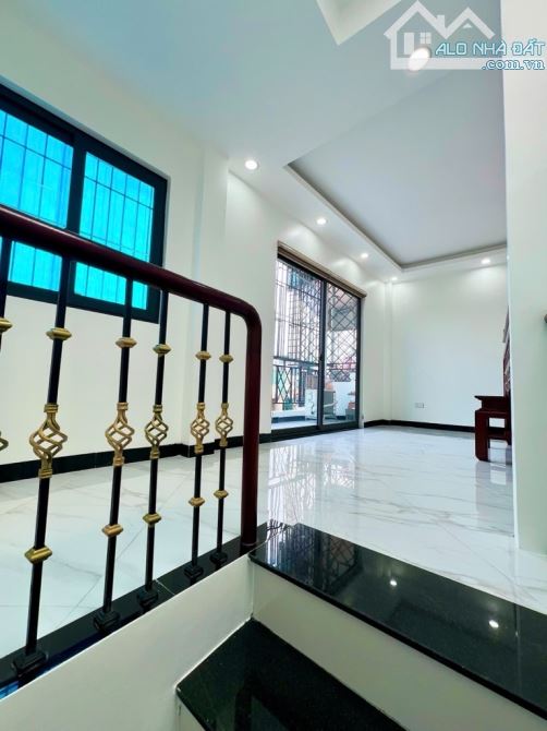 NHÀ 5 TẦNG MỚI ĐẸP VĂN CAO -GẦN Ô TÔ 50m ĐỖ NGÀY ĐÊM- MT KHỦNG 5m - GIÁ CHÀO 7,95 TỶ