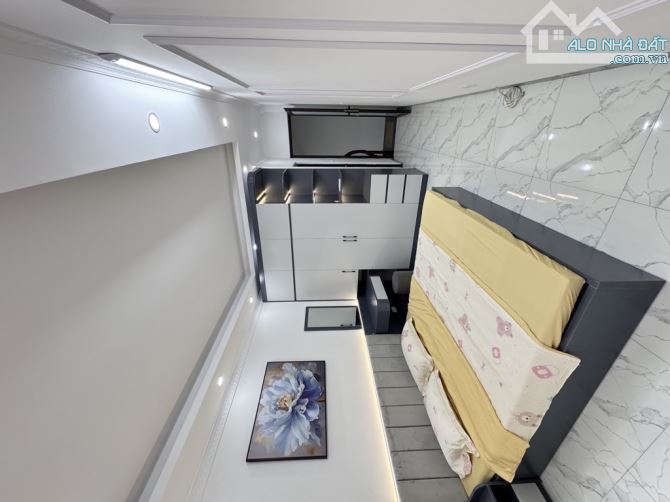 MINH KHAI - 1 nhà ra phố, nhà dân xây 3 phòng ngủ, xe ba gác đỗ tận cửa, sát Times city.