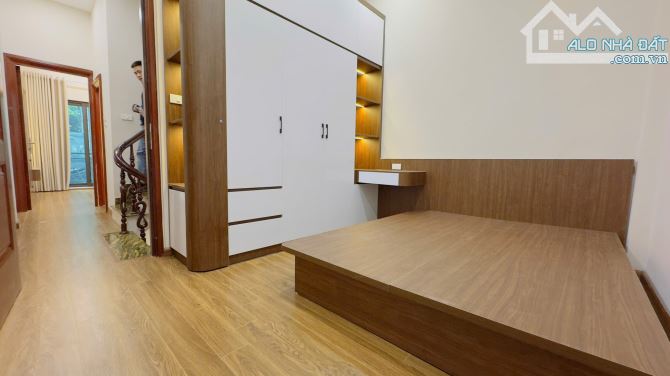 Nhà đẹp ngõ thoáng rộng, 1 ngoặt 70m ra Phố Khương Đình, 42m2 x full nội thất. Giá 12 tỷ