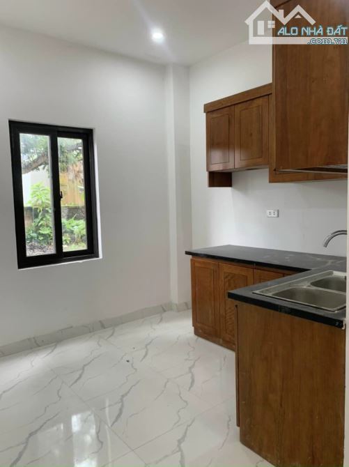 BÁN NHÀ GẦN UBND CHÚC SƠN, CÁCH 10M RA Ô TÔ TRÁNH, DT36M2, 3 TẦNG. GIÁ 3,5 TỶ - 2