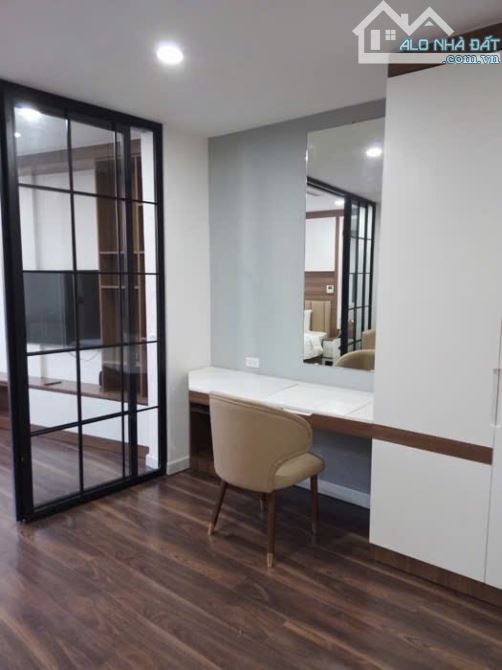 Bán nhà Mặt Phố Hàm Long 180m2 x 9 tầng thang máy, 100m ra Hồ Gươm