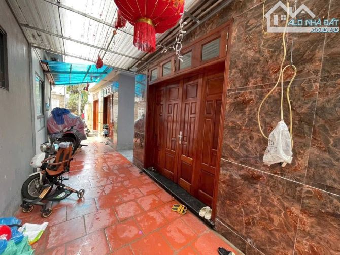 Bán Đất Tổ 8 Thạch Bàn Sát Hồ Lớn Nhất Long Biên DT.40m mặt Tiền 3.6 Giá 5.28 Tỷ