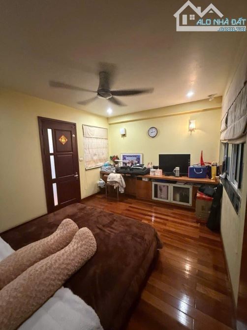 BÁN NHÀ TRUNG KÍNH 70M, 5 TẦNG, MT 5M,GARA ÔTÔ, PHÂN LÔ, Ô TÔ TRÁNH, FULL NỘI THẤT 32.6 TỶ