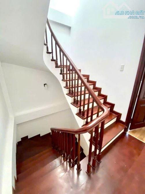 Cực hiếm! Bán nhà Kim Mã, ngõ nông, vài bước ô tô dừng đỗ, SH quay, Sổ CC, Kinh doanh, 43m