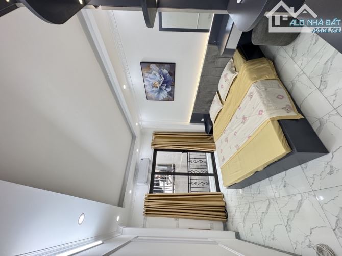 MINH KHAI - 1 nhà ra phố, nhà dân xây 3 phòng ngủ, xe ba gác đỗ tận cửa, sát Times city.