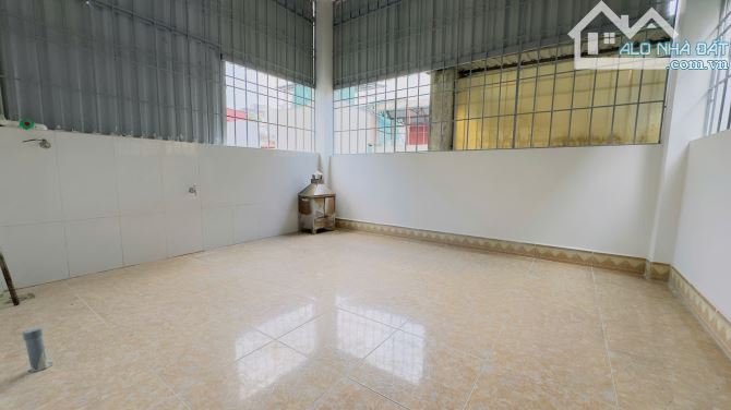 Nhà đẹp ngõ thoáng rộng, 1 ngoặt 70m ra Phố Khương Đình, 42m2 x full nội thất. Giá 12 tỷ