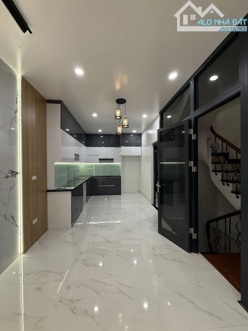 Bán nhà mặt phố Đê Trần Khát Chân, Hai Bà Trưng, tiện KD, 5 tầng 73m2 giá 25 tỷ