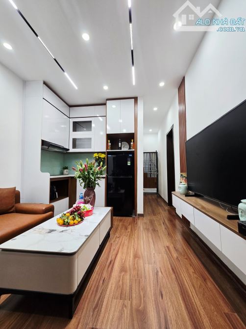 BÁN TẬP THỂ NỘI THẤT SỊN – NHÀ C TẦNG 2, 106 CHÙA LÁNG, ĐỐNG ĐA. 65M2 – 2PN. 3,95 TỶ