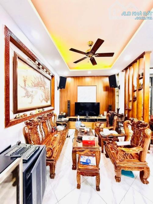 NHÀ HỒNG MAI HAI BÀ TRƯNG 56m 5 TẦNG MẶT TIỀN 5m 9TỶ2