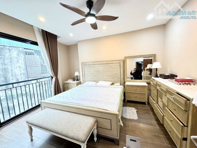 Hoa hậu Chùa Láng, ngõ ô tô thông, KD, MT7m, 3 thoáng, gara, nội thất đẳng cấp - 126m2