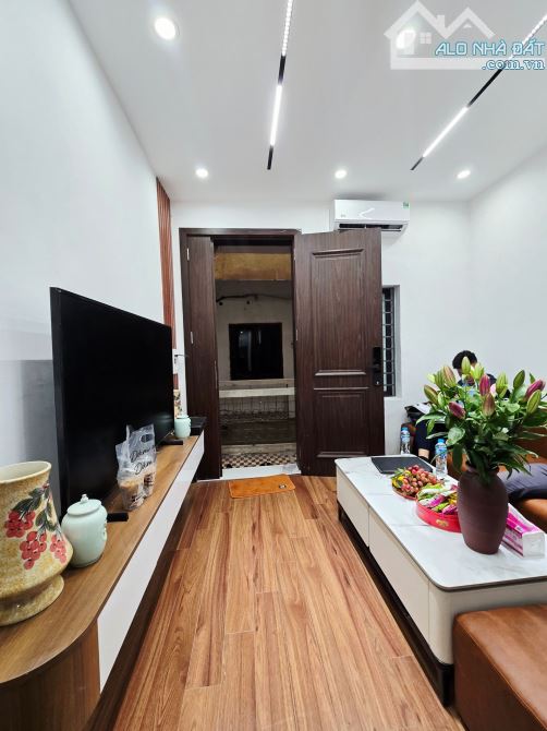 BÁN TẬP THỂ NỘI THẤT SỊN – NHÀ C TẦNG 2, 106 CHÙA LÁNG, ĐỐNG ĐA. 65M2 – 2PN. 3,95 TỶ