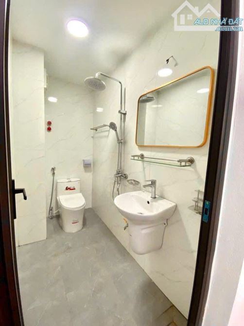 Cực hiếm! Bán nhà Kim Mã, ngõ nông, vài bước ô tô dừng đỗ, SH quay, Sổ CC, Kinh doanh, 43m