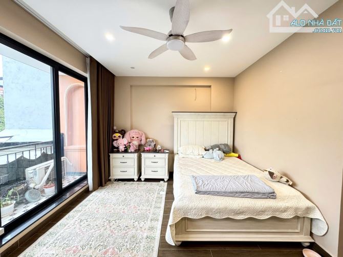 Hoa hậu Chùa Láng, ngõ ô tô thông, KD, MT7m, 3 thoáng, gara, nội thất đẳng cấp - 126m2