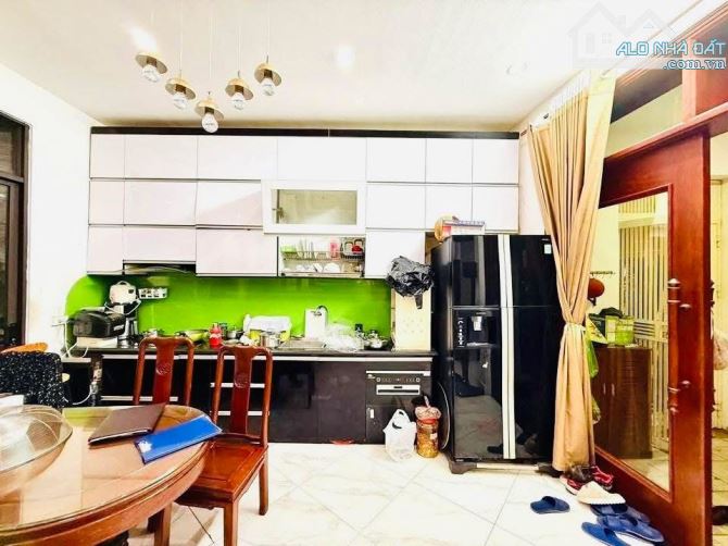 NHÀ HỒNG MAI HAI BÀ TRƯNG 56m 5 TẦNG MẶT TIỀN 5m 9TỶ2