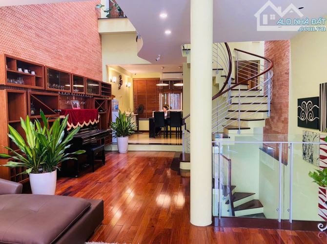 BÁN NHÀ TRUNG KÍNH 70M, 5 TẦNG, MT 5M,GARA ÔTÔ, PHÂN LÔ, Ô TÔ TRÁNH, FULL NỘI THẤT 32.6 TỶ