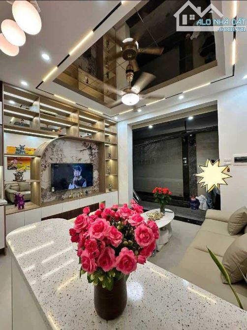 SIÊU VÍP MẶT PHỐ HỒNG TIẾN LONG BIÊN 7 TẦNG THANG MÁY FULL NỘI THẤT CAO CẤP CHỦ BÁN GẤ