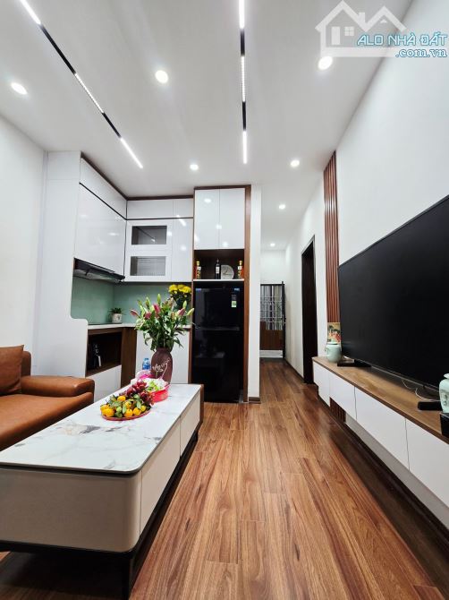 BÁN TẬP THỂ NỘI THẤT SỊN – NHÀ C TẦNG 2, 106 CHÙA LÁNG, ĐỐNG ĐA. 65M2 – 2PN. 3,95 TỶ