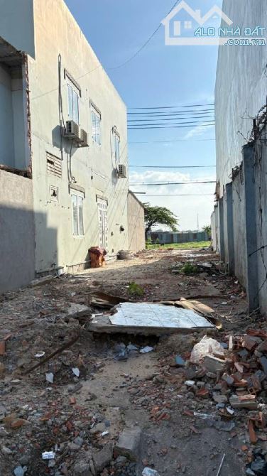 Bán đất 5x30m mặt tiền nhựa, kề chợ Xuân Thới Thượng, Hóc Môn, 4,x