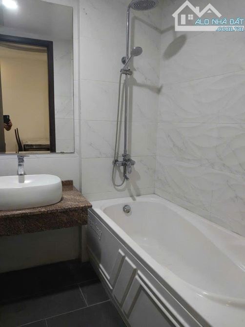 Đột phá đầu tư: duy nhất tòa nhà căn hộ cao cấp Liễu Giai, dòng tiền 180 triệu/thg, 68 tỷ