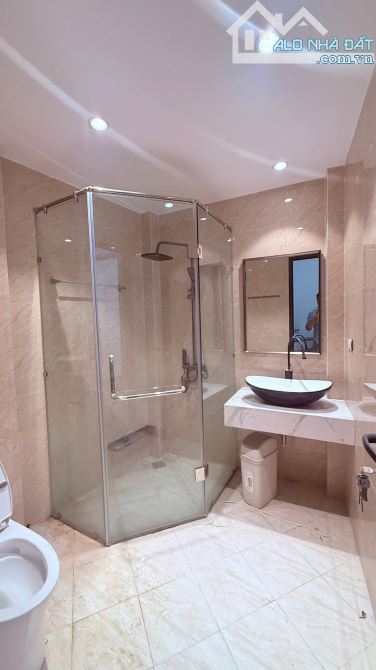 NHÀ MỚI ĐẸP VĂN CAO – TRUNG TÂM BA ĐÌNH – Ở NGAY, GẦN PHỐ, NGÕ RỘNG THOÁNG