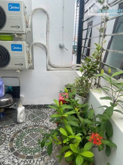 BÁN NHÀ ĐẸP ĐỘI CẤN _ BA ĐÌNH _ HIẾM _ XIN MỜI Dt, 30/33m2 × 7 tầng × mt 6.1 mét.