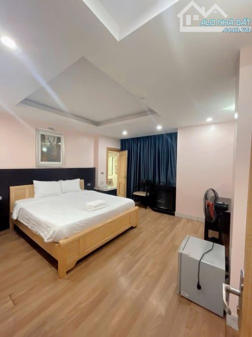 Bán khách sạn mặt phố Ngõ Trạm, 115m2, 8 tầng thang máy, mặt tiền 4m, 70.8 tỷ, KD đỉnh