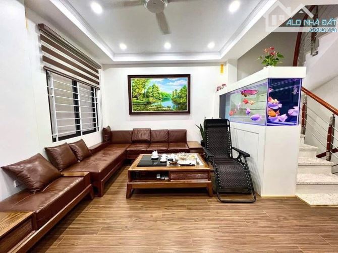 Mặt ngõ 5m Tôn Đức Thắng, KD, dân xây đẹp 62m2, ô tô vào nhà, ở+cho thuê 15tr