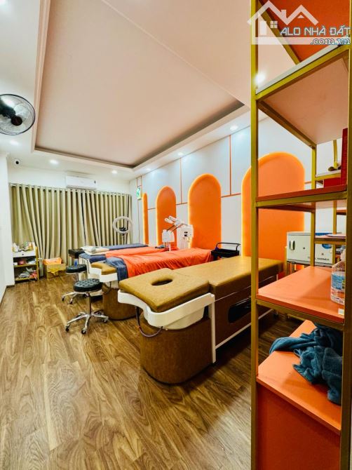 VỪA TÀI CHÍNH! Mặt phố Khâm Thiên, vỉa hè 3m, thông sàn KD, cho thuê 25tr, KCBT