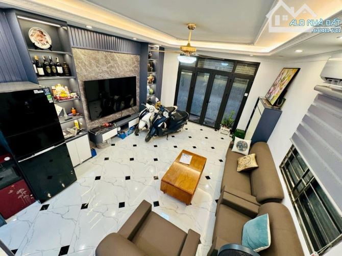 Lô góc duy nhất 5 tầng, 40m, chỉ 5 phút đến trường mầm non và tiểu học, ở sướng, Tam Trinh