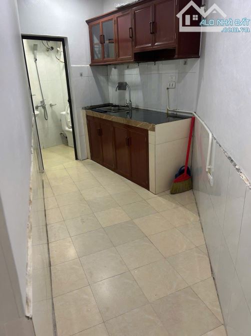 Cho thuê nhà ngõ phố Văn Chương Đống Đa 30m x 3 tầng, giá 8tr/tháng - 1